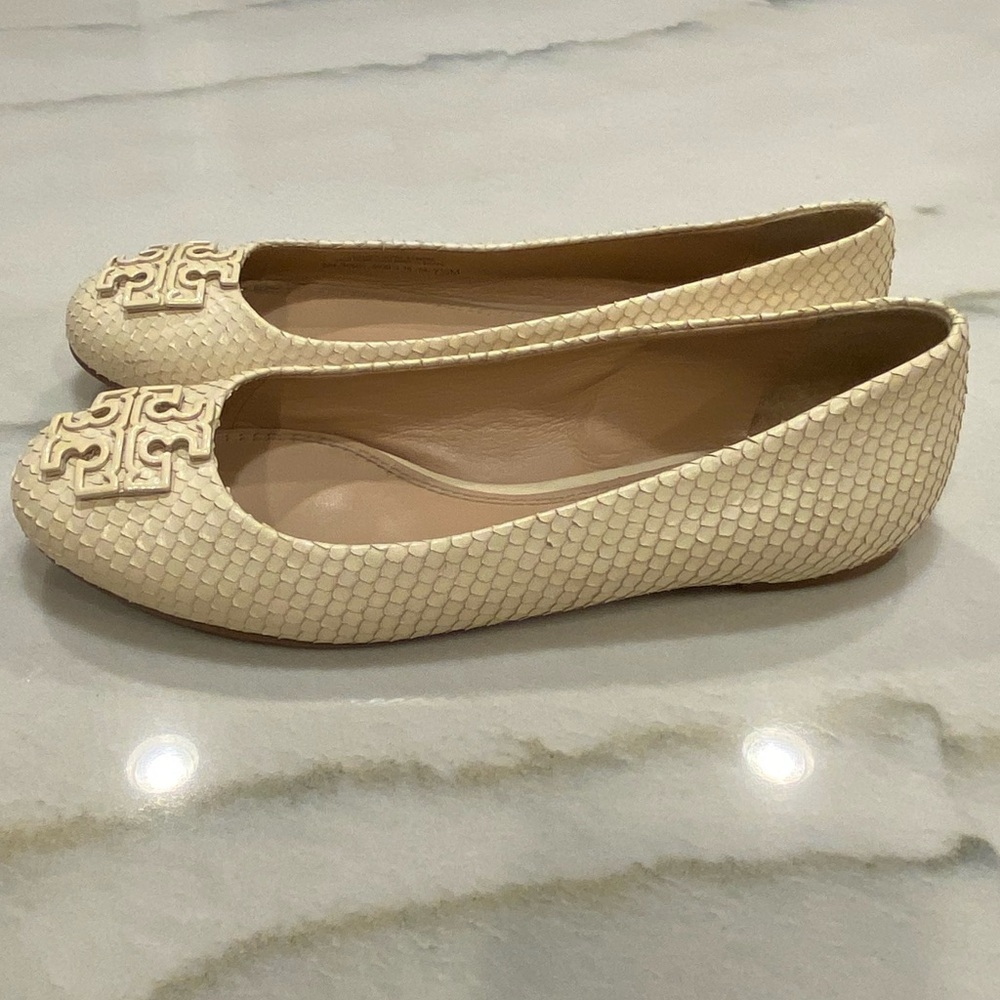 Tory Burch Cream Flats - Picture 4 of 16
